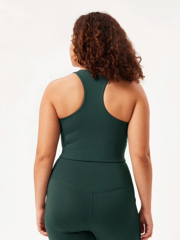 PALOMA - Plus Size Top fra Girlfriend Collective