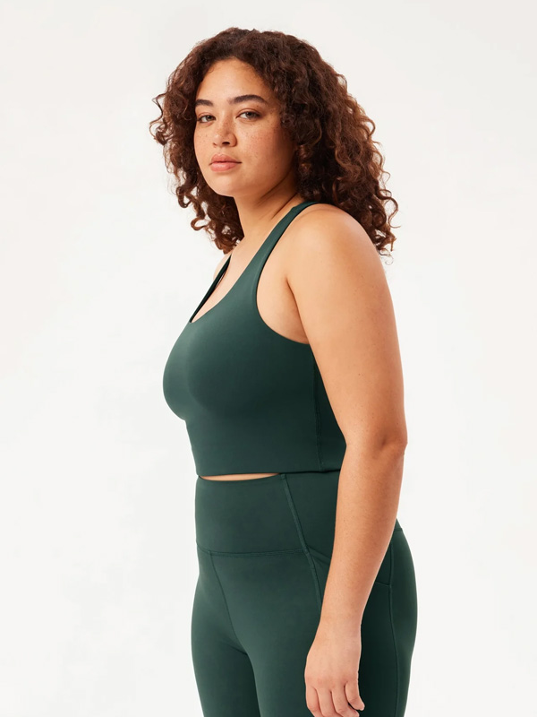 PALOMA - Plus Size Top fra Girlfriend Collective