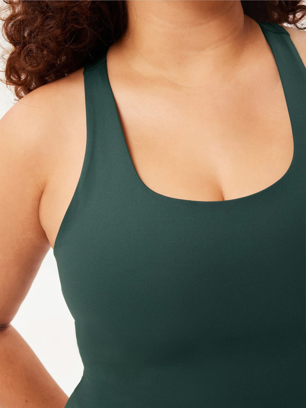 PALOMA - Plus Size Top fra Girlfriend Collective