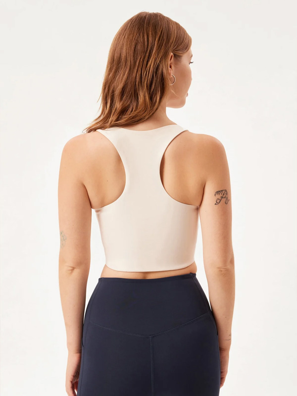 PALOMA - Plus Size Top fra Girlfriend Collective