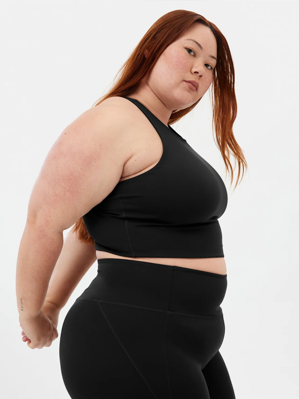 DYLAN - Plus Size Top fra Girlfriend Collective