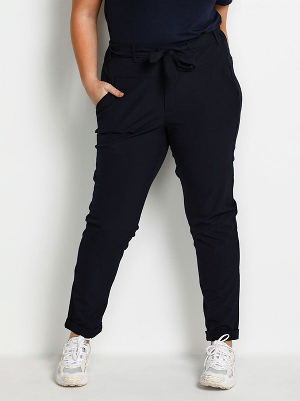 JIA - Plus Size Byxor fra Kaffe Curve