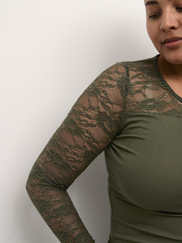 Blus fra Kaffe Curve