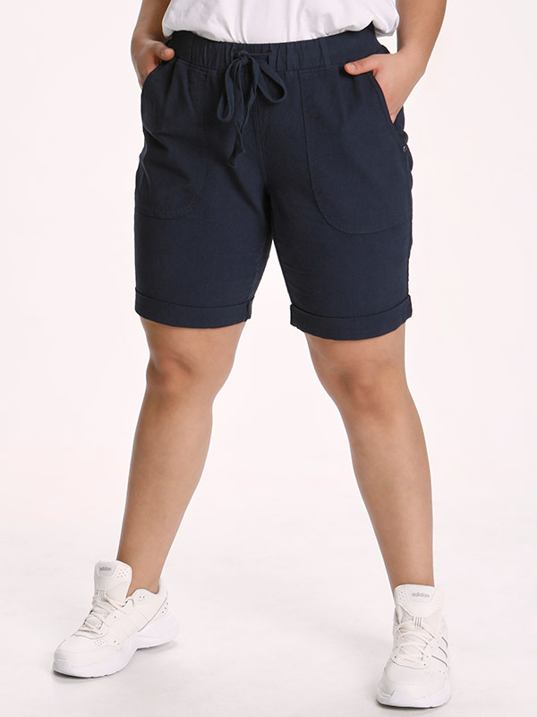 NANA - Mörkblå shorts i bomull fra Kaffe Curve