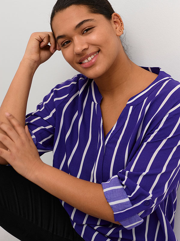 Blus fra Kaffe Curve