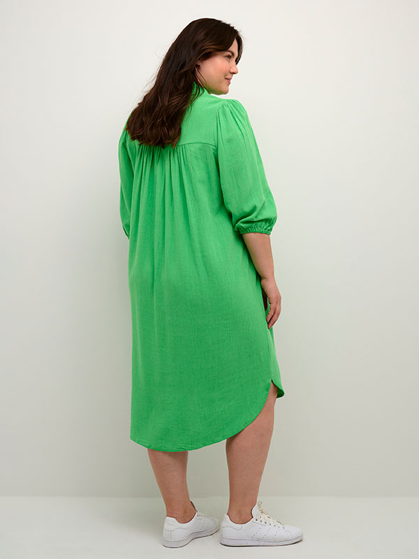 LILOA - Grön skjortklänning i linne och viskos fra Kaffe Curve