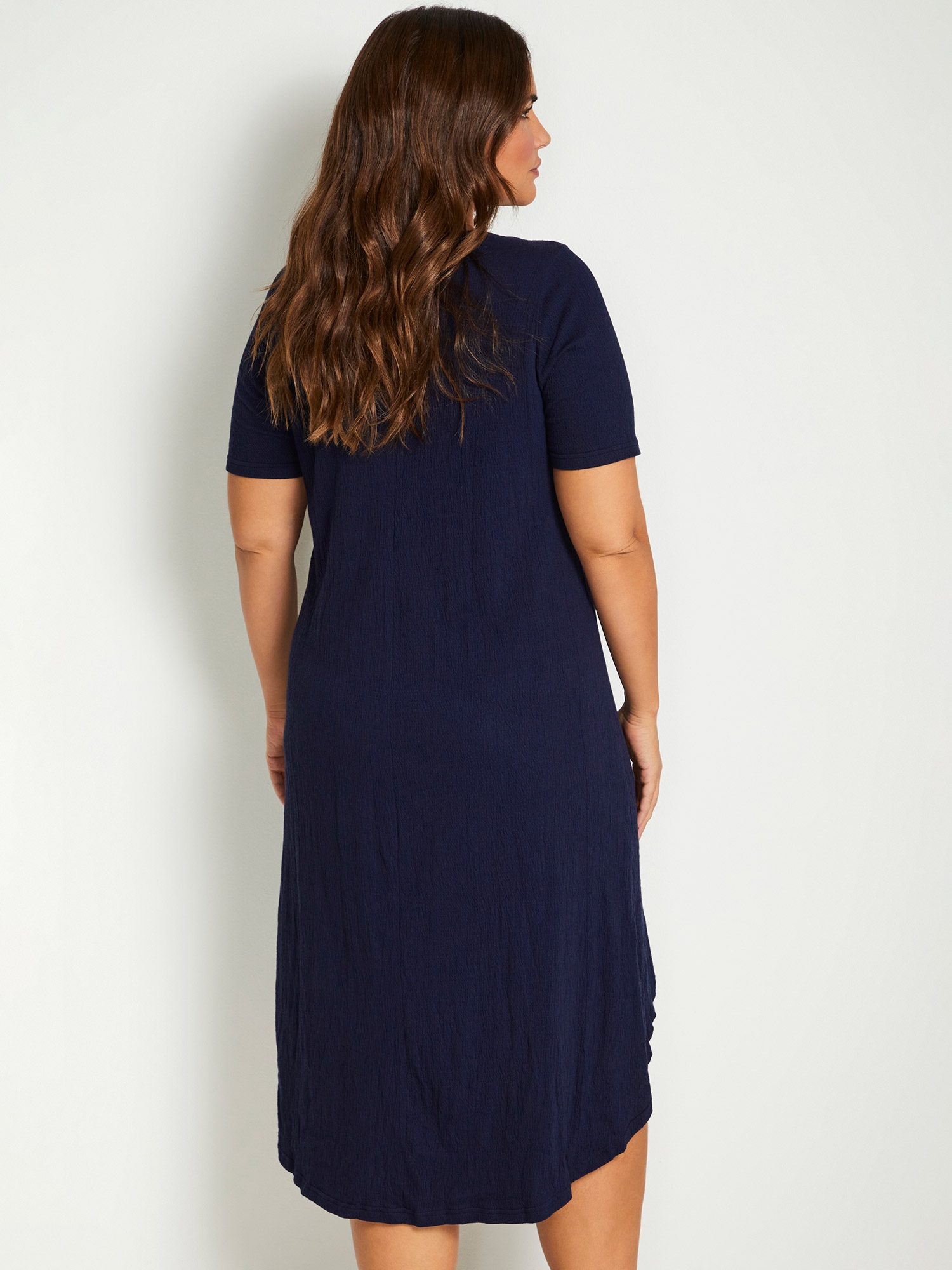 KCfabiala - mörkblå klänning i stretch med crepe yta fra Kaffe Curve