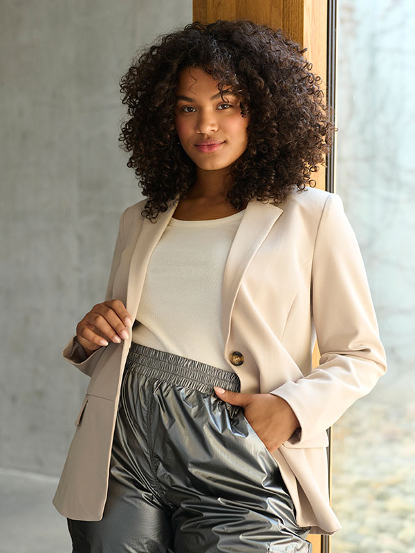 SAKIRA - Plus Size Kavaj fra Kaffe Curve