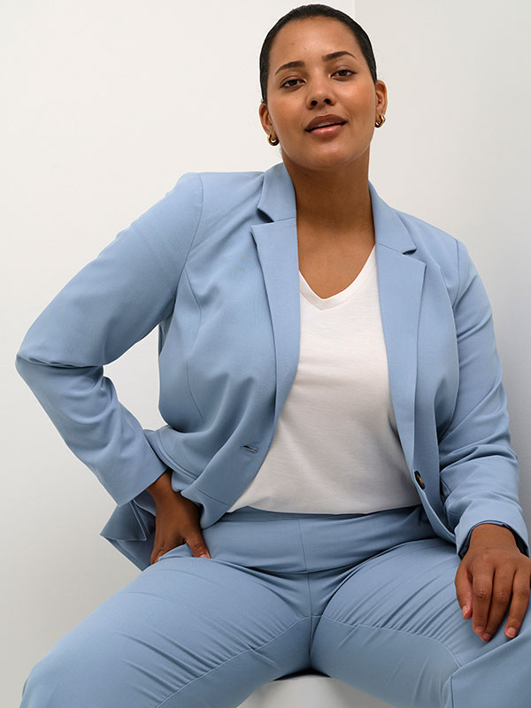 SAKIRA - Plus Size Kavaj fra Kaffe Curve