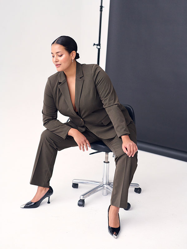 SAKIRA - Plus Size Byxor fra Kaffe Curve