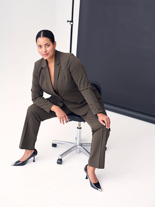 SAKIRA - Plus Size Byxor fra Kaffe Curve