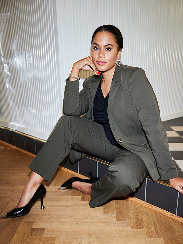 SAKIRA - Plus Size Byxor fra Kaffe Curve