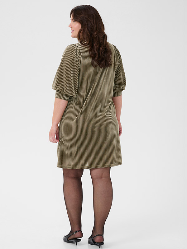 KCCACANNA - Plus Size Klänning fra Kaffe Curve