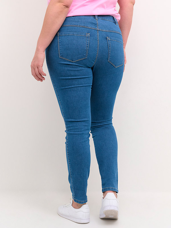 VICKA - Blå stretchjeans med smala ben fra Kaffe Curve