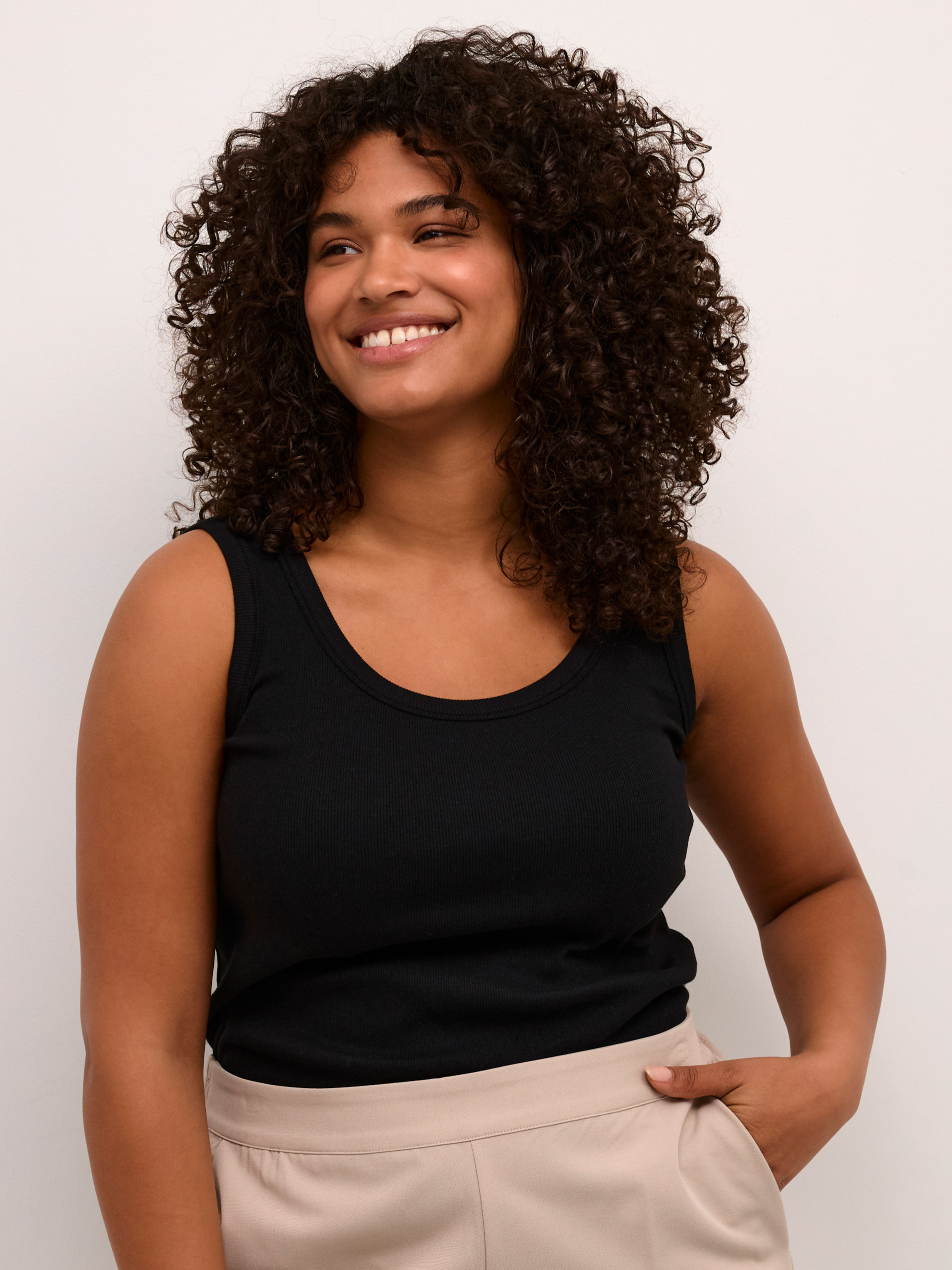 CARINA  - Plus Size Top fra Kaffe Curve