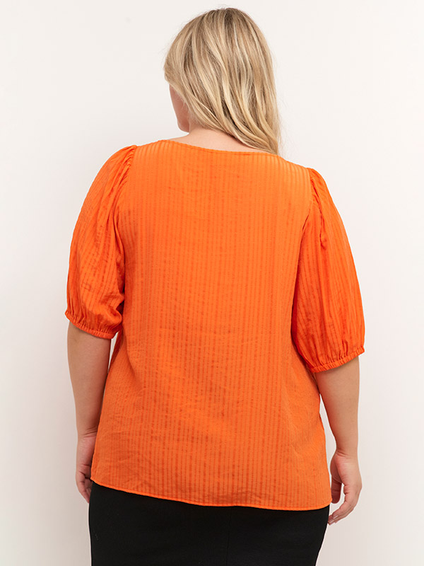 SILJE - Orange blus med struktur fra Kaffe Curve