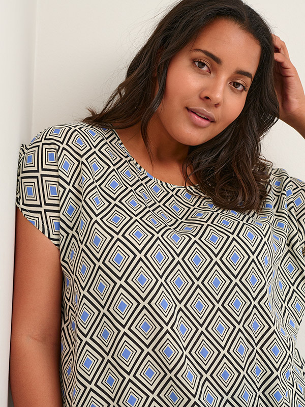 Blus fra Kaffe Curve