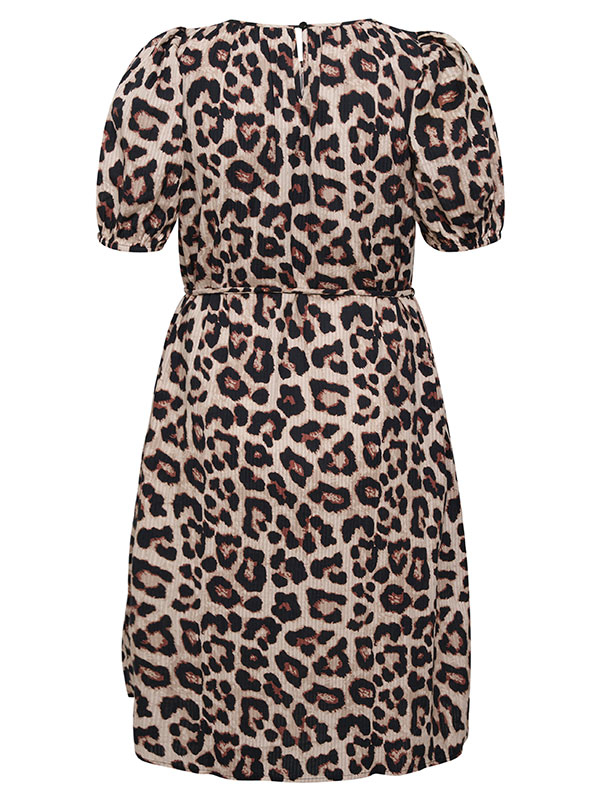 SALMI - Lång klänning i leopardmönster fra Kaffe Curve