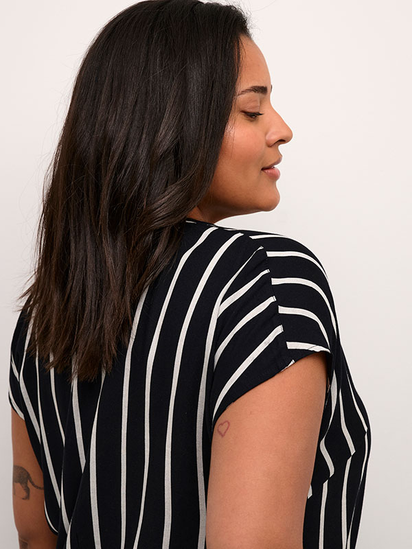 Blus fra Kaffe Curve