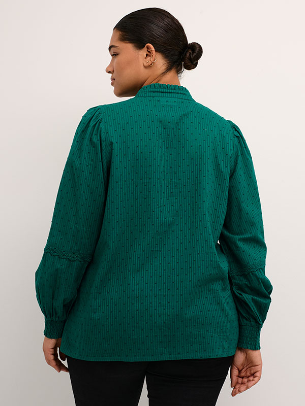 SILLA - Grön bomullsskjorta med fina detaljer fra Kaffe Curve