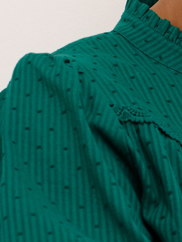 SILLA - Grön bomullsskjorta med fina detaljer fra Kaffe Curve