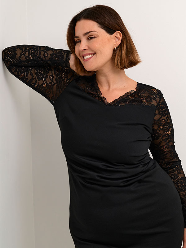 KCINDI - Plus Size Klänning fra Kaffe Curve