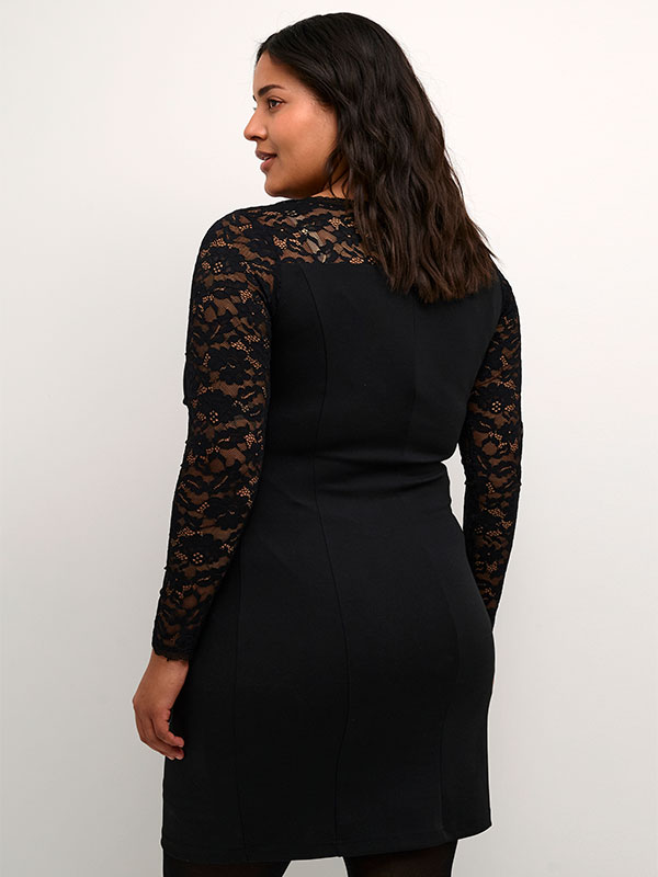 KCINDI - Plus Size Klänning fra Kaffe Curve