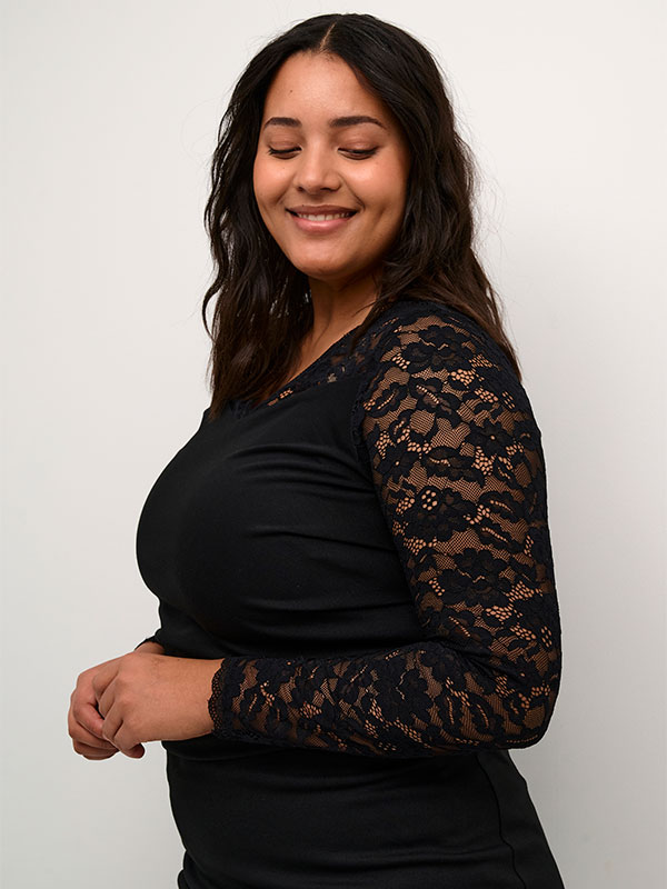 KCINDI - Plus Size Klänning fra Kaffe Curve