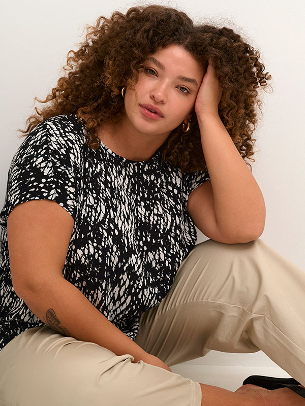 Blus fra Kaffe Curve