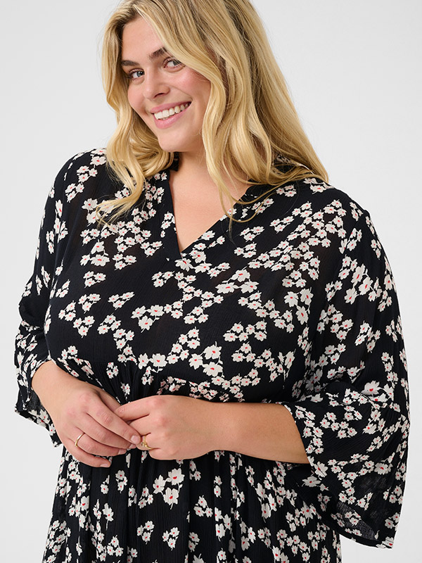 KCAMI - Plus Size Klänning fra Kaffe Curve