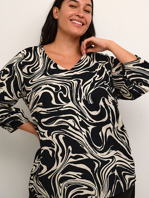 Blus fra Kaffe Curve