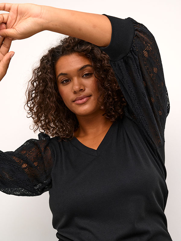 Blus fra Kaffe Curve