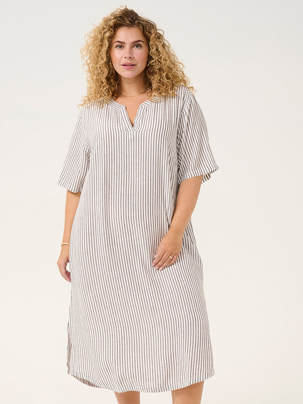 KCMILLE - Plus Size Klänning fra Kaffe Curve