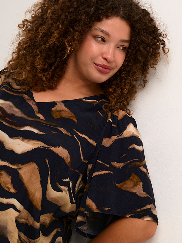 Blus fra Kaffe Curve