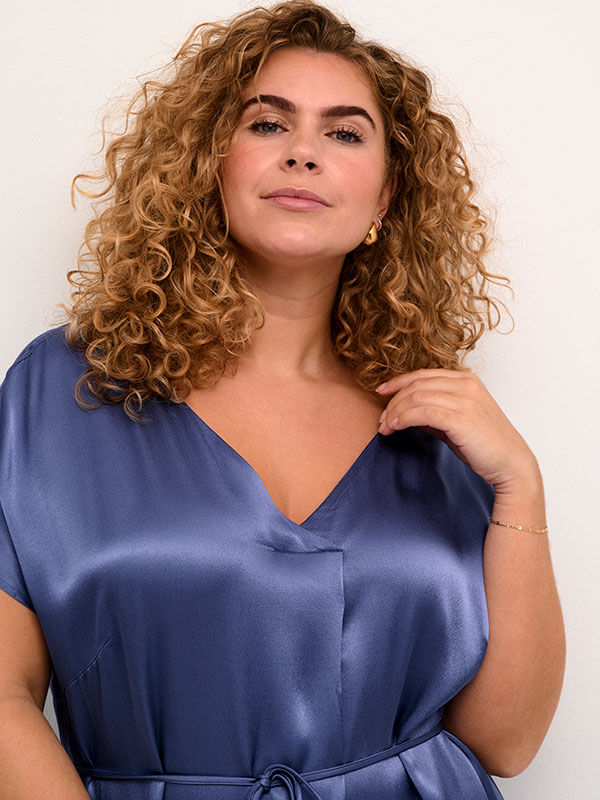 KCKANA - Plus Size Klänning fra Kaffe Curve