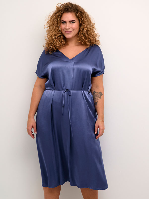 KCKANA - Plus Size Klänning fra Kaffe Curve
