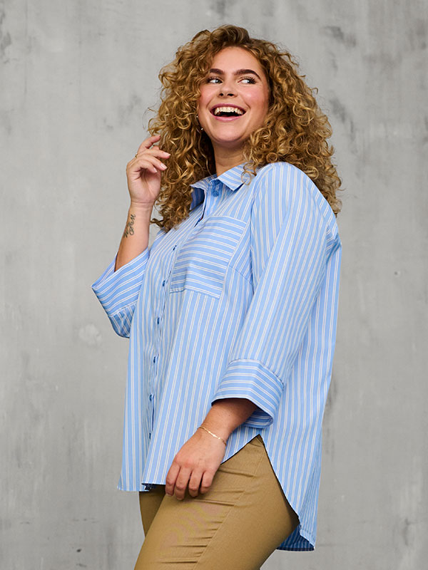 KCMAGGIE - Plus Size Skjorta fra Kaffe Curve