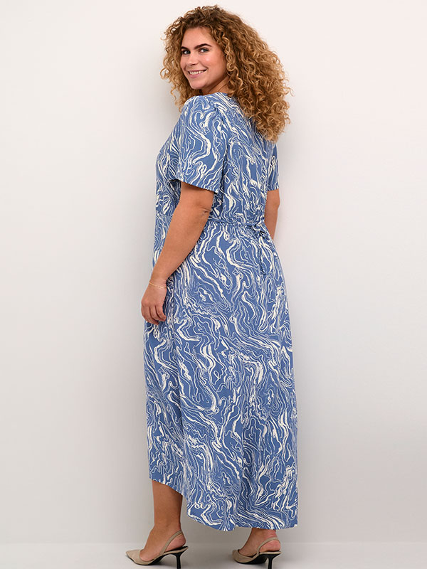 KCALONA - Plus Size Klänning fra Kaffe Curve