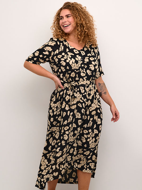 KCBELLA - Plus Size Klänning fra Kaffe Curve