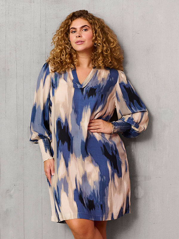 KCBELLA - Plus Size Klänning fra Kaffe Curve