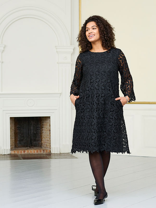 KCEMMA - Plus Size Klänning fra Kaffe Curve