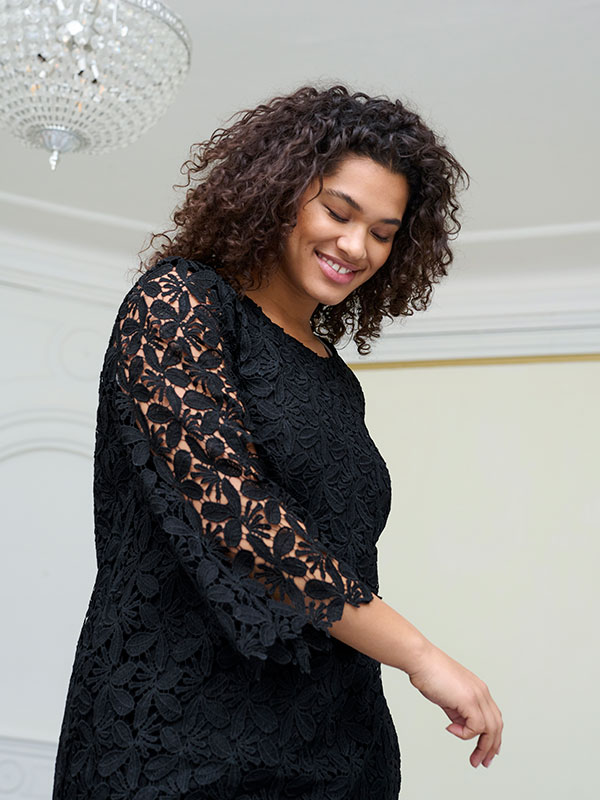 KCEMMA - Plus Size Klänning fra Kaffe Curve