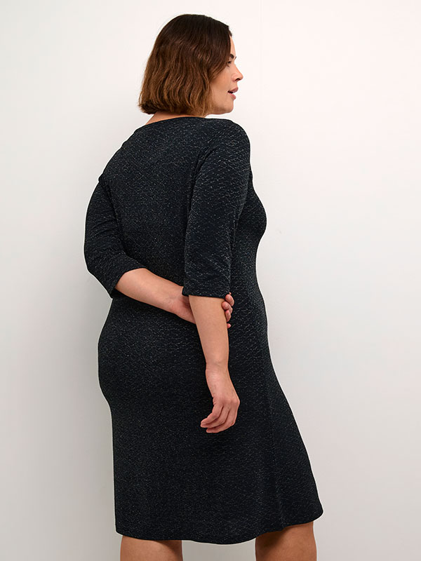 KCELLIA - Plus Size Klänning fra Kaffe Curve