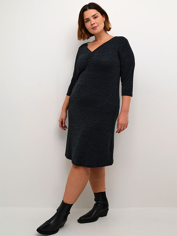 KCELLIA - Plus Size Klänning fra Kaffe Curve
