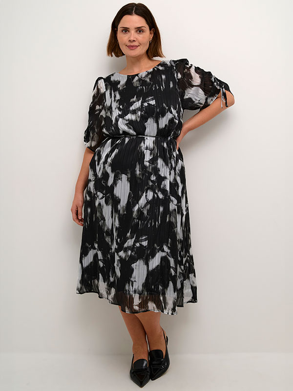 KCLIVA - Plus Size Klänning fra Kaffe Curve