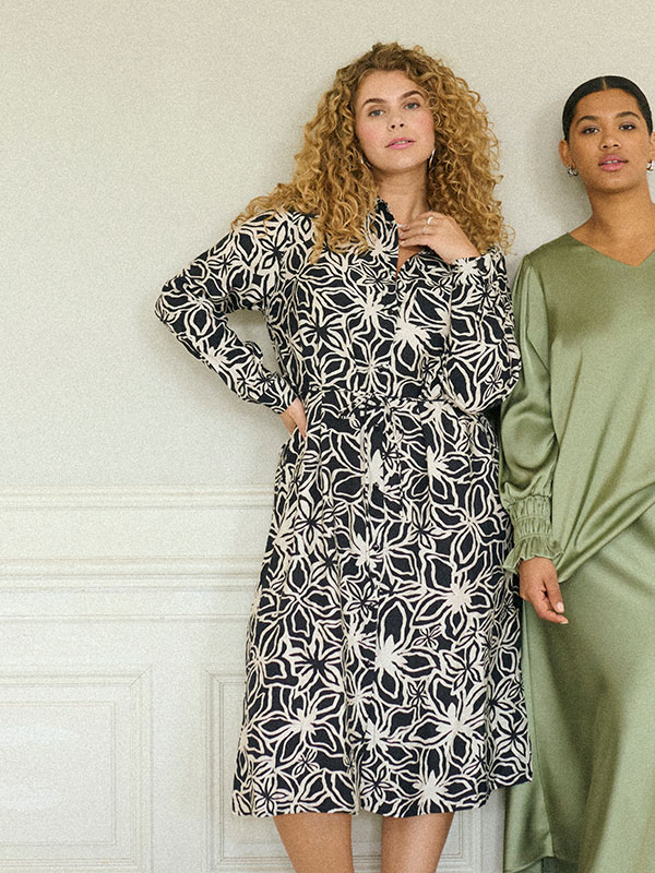 KCHALIAH - Plus Size Klänning fra Kaffe Curve