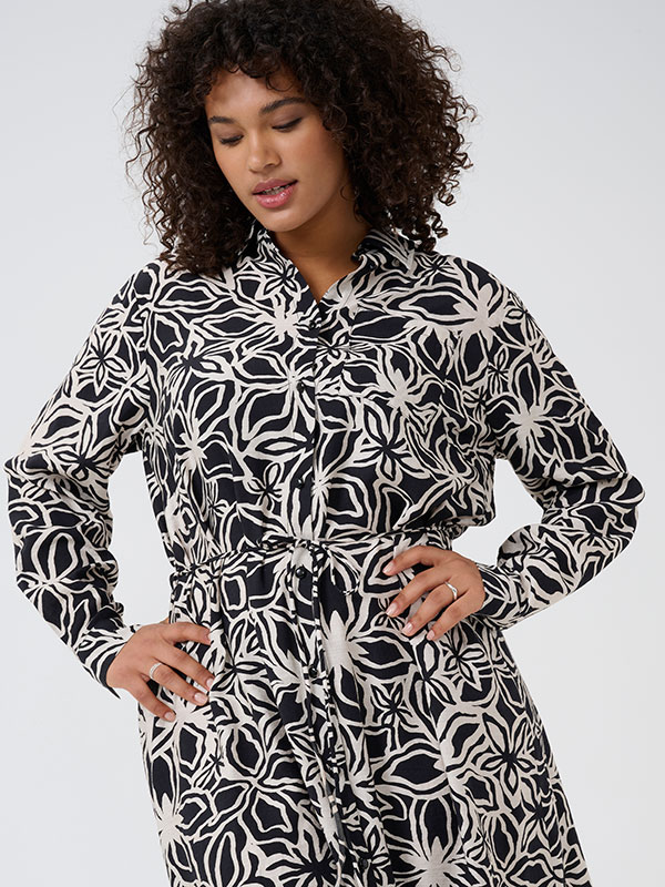 KCHALIAH - Plus Size Klänning fra Kaffe Curve