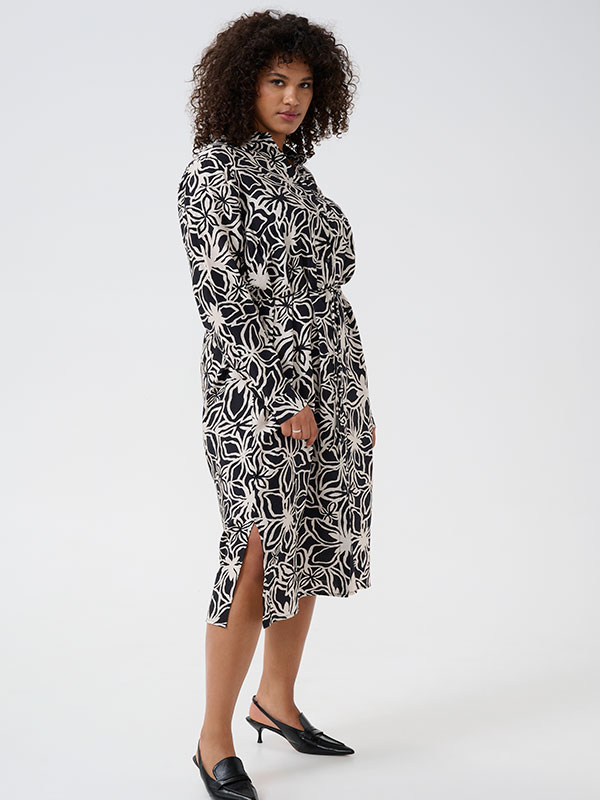 KCHALIAH - Plus Size Klänning fra Kaffe Curve
