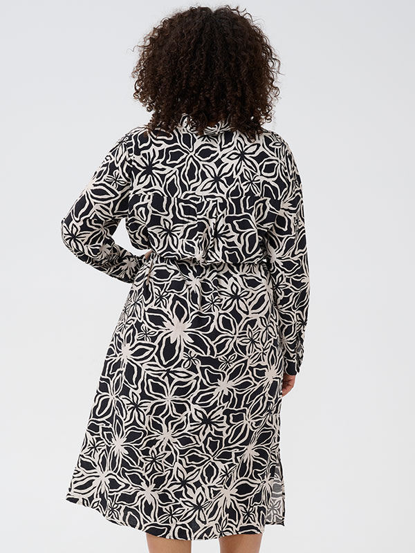 KCHALIAH - Plus Size Klänning fra Kaffe Curve