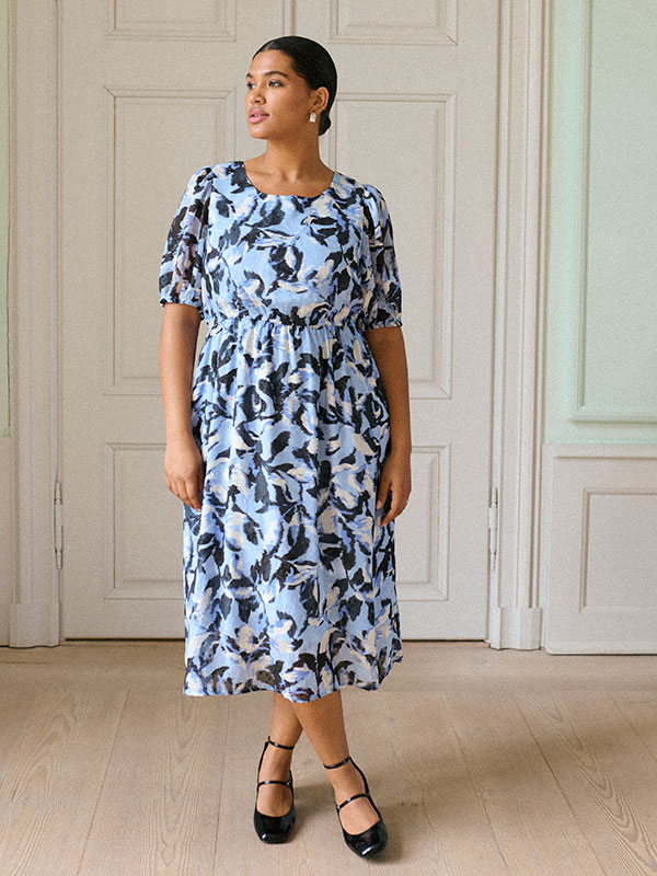 KCELONA - Plus Size Klänning fra Kaffe Curve
